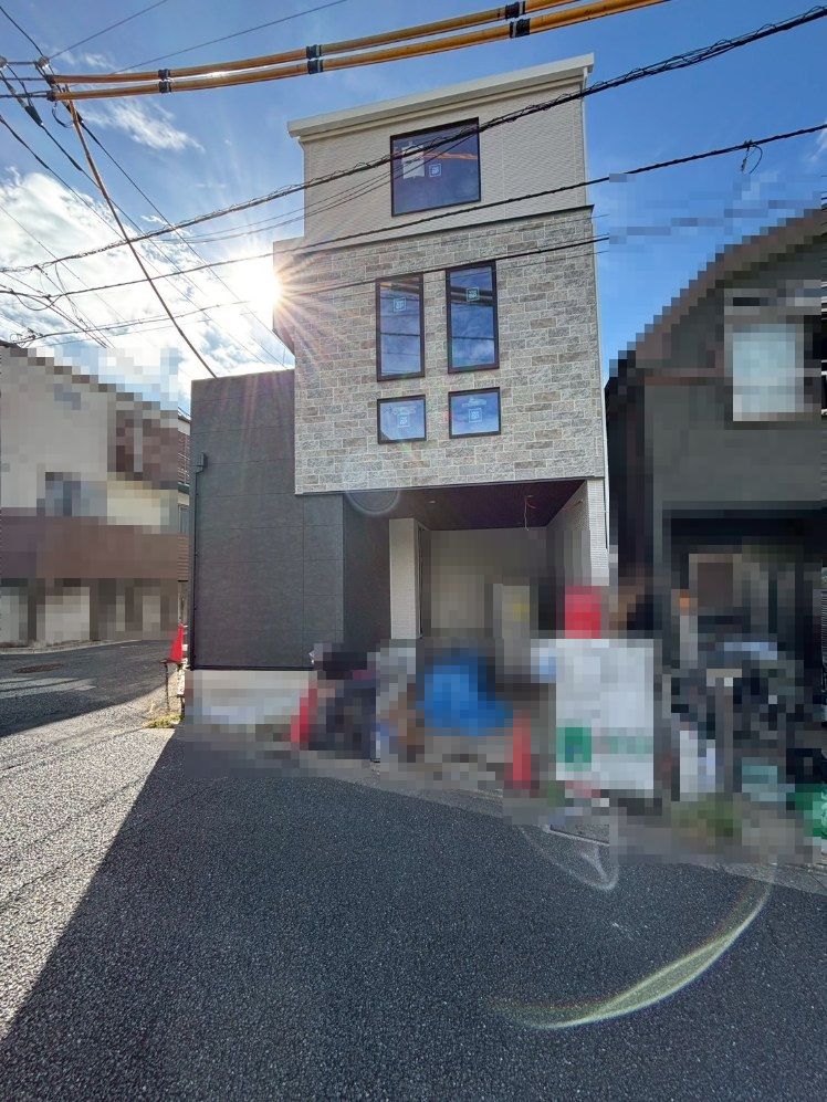 前面道路含む建物外観