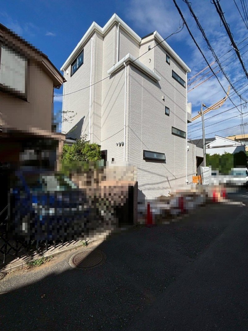 前面道路含む建物外観